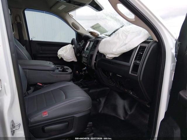 44434578 :رقم المزاد ، 3C6UR5CL0JG368953 vin ، 2018 Ram 2500 مزاد بيع