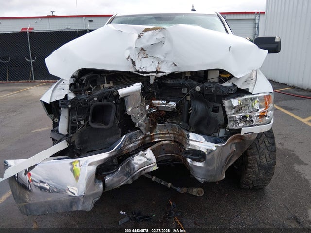 44434578 :رقم المزاد ، 3C6UR5CL0JG368953 vin ، 2018 Ram 2500 مزاد بيع