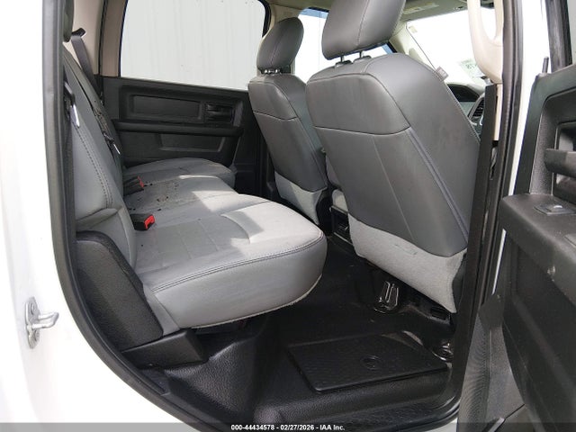 44434578 :رقم المزاد ، 3C6UR5CL0JG368953 vin ، 2018 Ram 2500 مزاد بيع