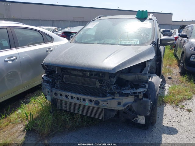 1FMCU0J98JUD59911 Ford Escape Titanium