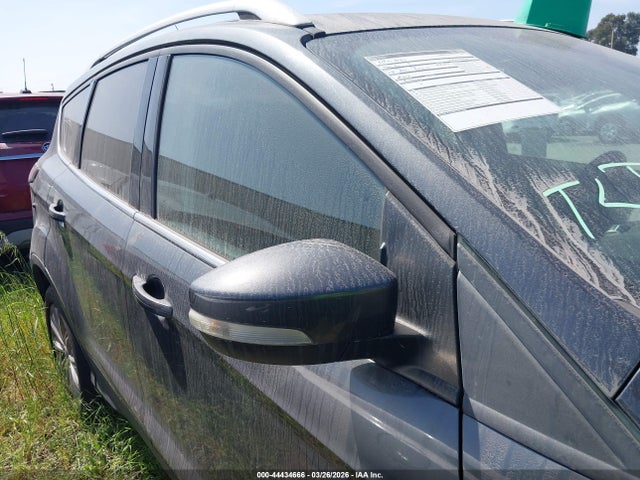 1FMCU0J98JUD59911 Ford Escape Titanium