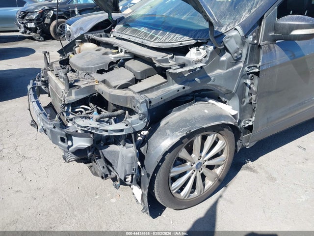 1FMCU0J98JUD59911 Ford Escape Titanium