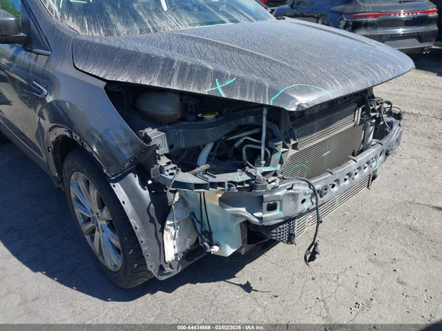 1FMCU0J98JUD59911 Ford Escape Titanium