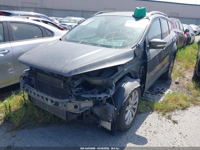 1FMCU0J98JUD59911 Ford Escape Titanium