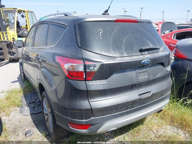 1FMCU0J98JUD59911 Ford Escape Titanium