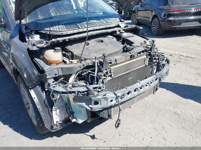 1FMCU0J98JUD59911 Ford Escape Titanium