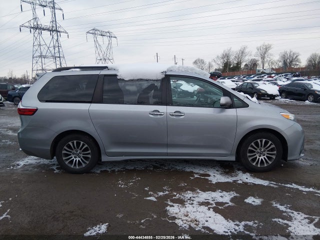 Toyota Sienna Xle 8 Passenger 2018 5TDYZ3DC4JS940590 Image 14