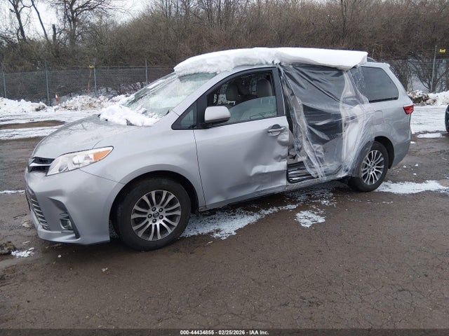Toyota Sienna Xle 8 Passenger 2018 5TDYZ3DC4JS940590 Image 2