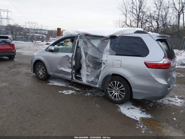Toyota Sienna Xle 8 Passenger 2018 5TDYZ3DC4JS940590 Image 3