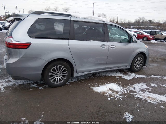 Toyota Sienna Xle 8 Passenger 2018 5TDYZ3DC4JS940590 Image 4