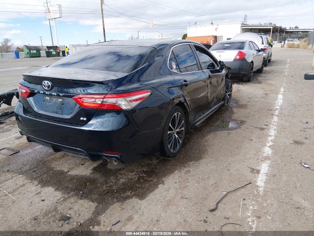 4T1B11HK0JU626185 Toyota CAMRY SE