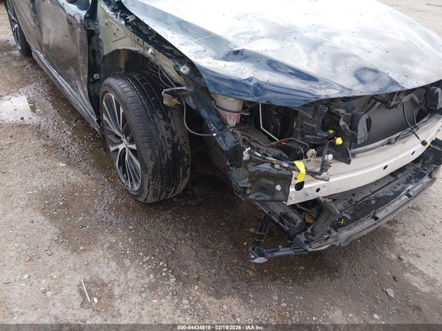 4T1B11HK0JU626185 Toyota CAMRY SE