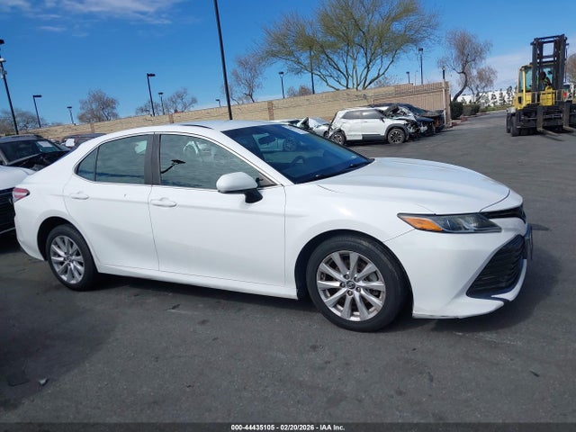 4T1B11HK1JU598073 Toyota CAMRY LE