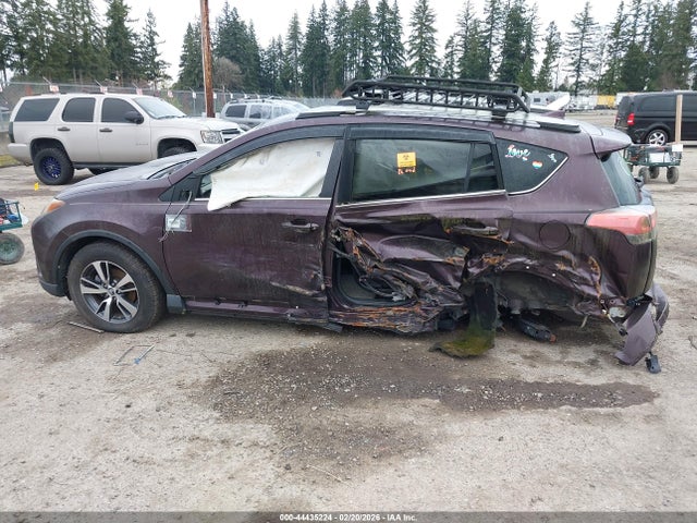 2T3WFREV1JW448486 Toyota Rav4 Adventure/xle
