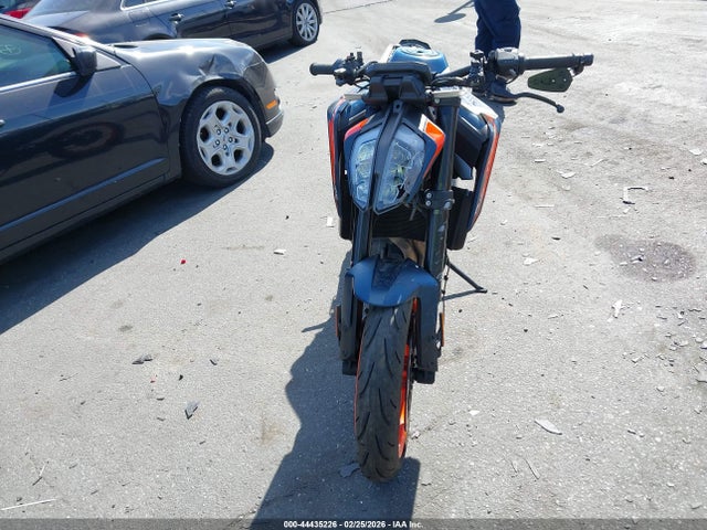 KTM 890 Duke R 2023 VBKTU940XPM848694 Image 5