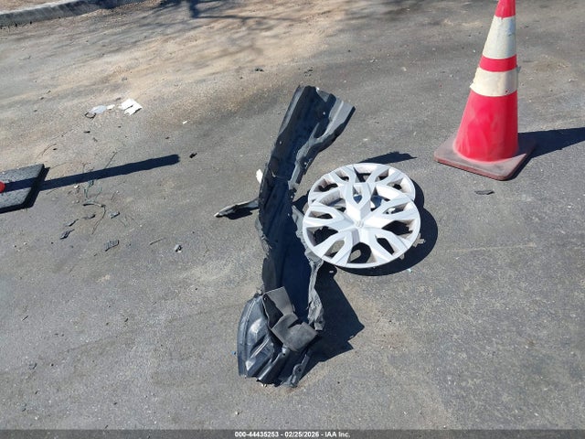 JTNKHMBX2K1026594 Toyota C-HR LE