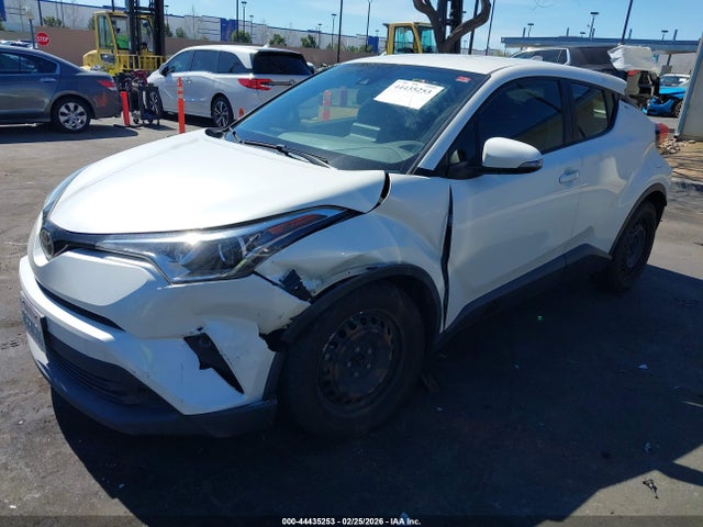 JTNKHMBX2K1026594 Toyota C-HR LE