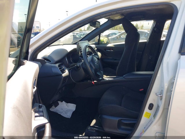 JTNKHMBX2K1026594 Toyota C-HR LE