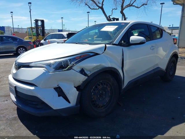 JTNKHMBX2K1026594 Toyota C-HR LE