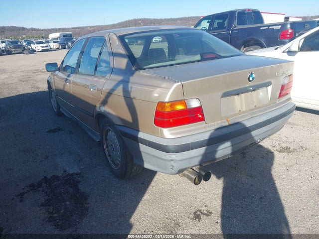 1992 BMW 325 WBACB3313NFE01205 Photo 2