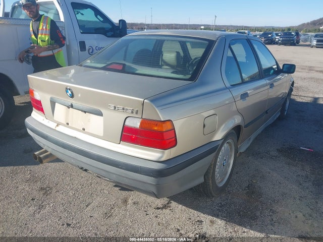 1992 BMW 325 WBACB3313NFE01205 Photo 3