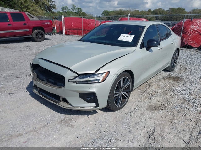 2019 VOLVO S60 7JR102FM4KG007121 Photo 1