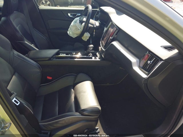 2019 VOLVO S60 7JR102FM4KG007121 Photo 4