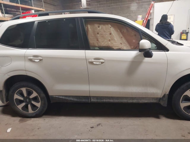44435473 :رقم المزاد ، JF2SJAGC8HH811586 vin ، 2017 Subaru Forester 2.5i Premium مزاد بيع