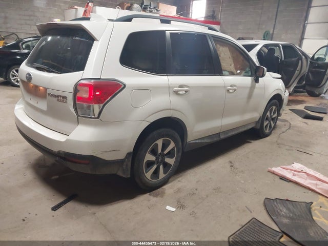 44435473 :رقم المزاد ، JF2SJAGC8HH811586 vin ، 2017 Subaru Forester 2.5i Premium مزاد بيع