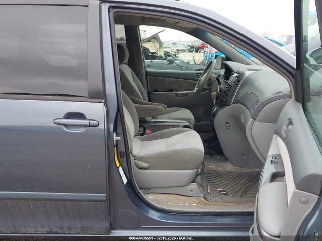2008 TOYOTA SIENNA 5TDBK23C48S014836 Photo 4