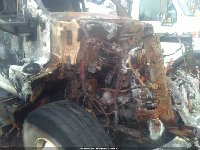 44435633 :رقم المزاد ، 1GDT8C4376F416690 vin ، 2006 Gmc Tc8500 Tandem مزاد بيع