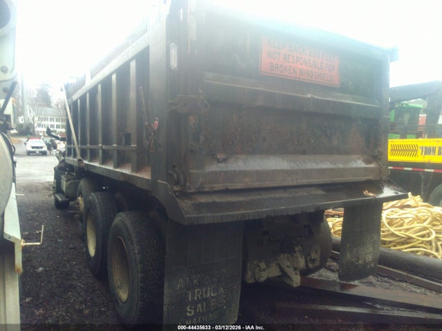 44435633 :رقم المزاد ، 1GDT8C4376F416690 vin ، 2006 Gmc Tc8500 Tandem مزاد بيع
