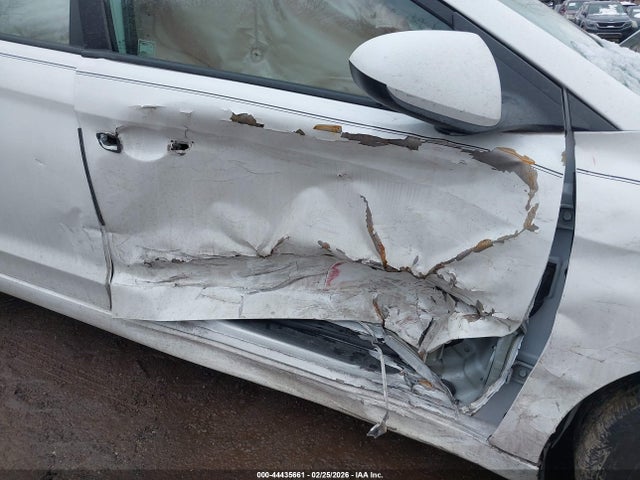 5NPD74LF8JH269145 Hyundai ELANTRA SE