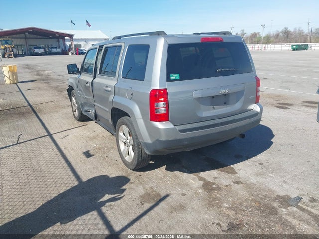 1C4NJPFA5GD599265 Jeep Patriot Latitude