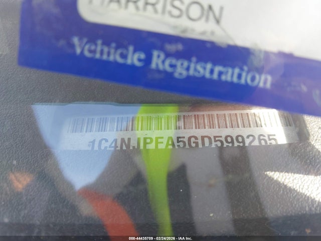 1C4NJPFA5GD599265 Jeep Patriot Latitude