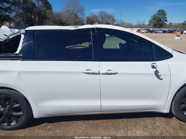 Продажа на аукционе авто 2018 Chrysler Pacifica Touring Plus, vin: 2C4RC1FG4JR357830, номер лота: 44435731