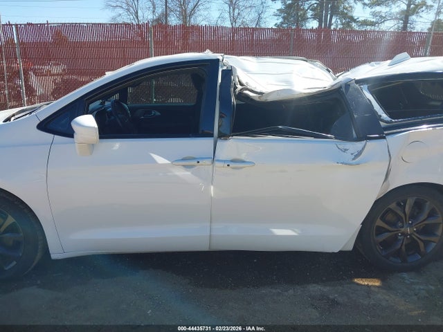Продажа на аукционе авто 2018 Chrysler Pacifica Touring Plus, vin: 2C4RC1FG4JR357830, номер лота: 44435731