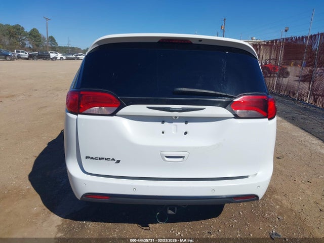 Продажа на аукционе авто 2018 Chrysler Pacifica Touring Plus, vin: 2C4RC1FG4JR357830, номер лота: 44435731