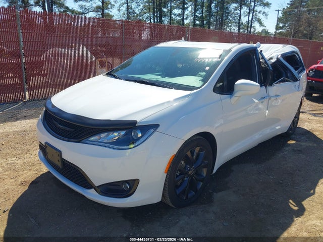 Продажа на аукционе авто 2018 Chrysler Pacifica Touring Plus, vin: 2C4RC1FG4JR357830, номер лота: 44435731