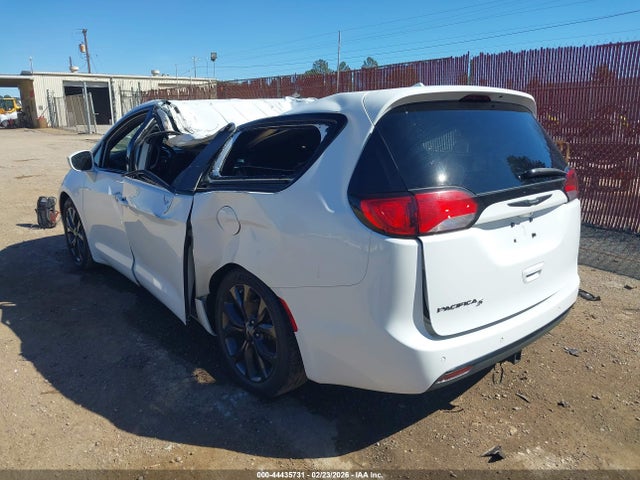 Продажа на аукционе авто 2018 Chrysler Pacifica Touring Plus, vin: 2C4RC1FG4JR357830, номер лота: 44435731