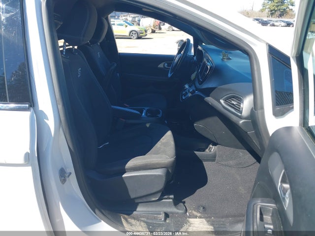 Продажа на аукционе авто 2018 Chrysler Pacifica Touring Plus, vin: 2C4RC1FG4JR357830, номер лота: 44435731