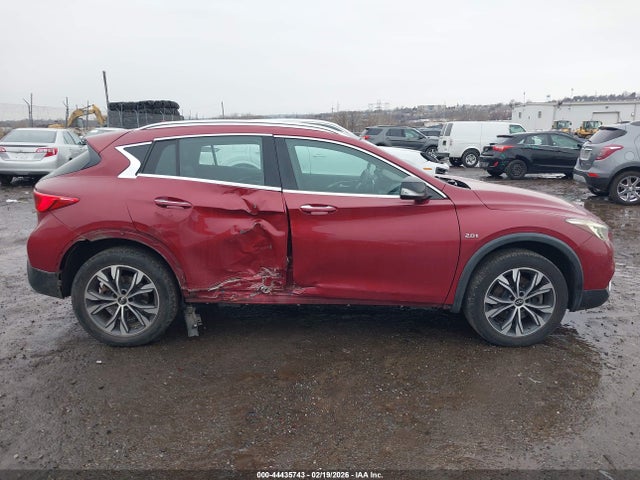 SJKCH5CR0HA017042 Infiniti Qx30 Premium