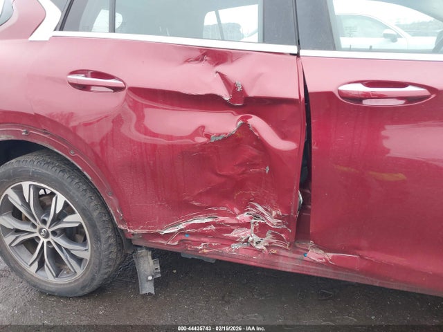 SJKCH5CR0HA017042 Infiniti Qx30 Premium