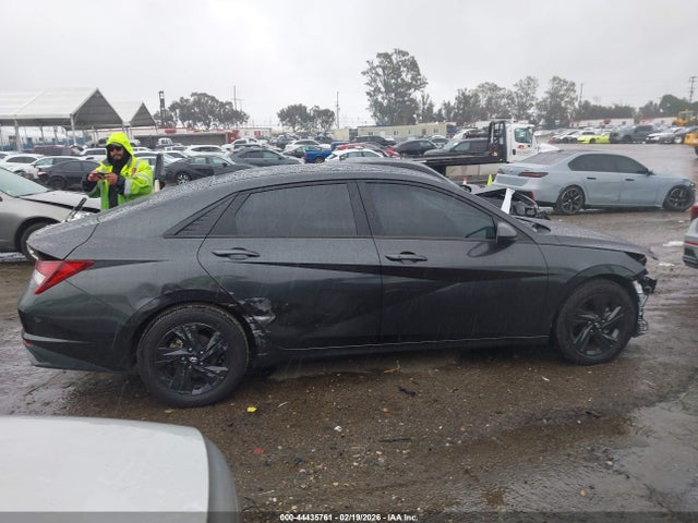 5NPLS4AG8MH043942 Hyundai ELANTRA SEL