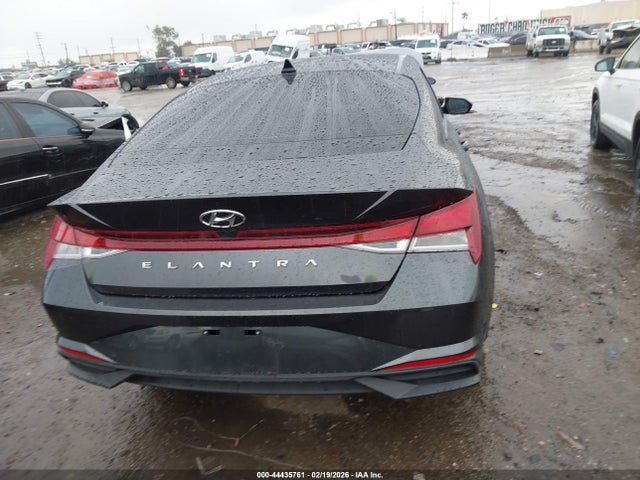 5NPLS4AG8MH043942 Hyundai ELANTRA SEL