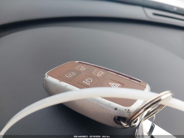 2019 JAGUAR F-PACE SADCJ2FX2KA601972 Photo 10