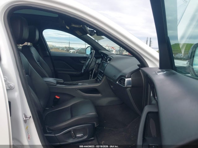 2019 JAGUAR F-PACE SADCJ2FX2KA601972 Photo 4