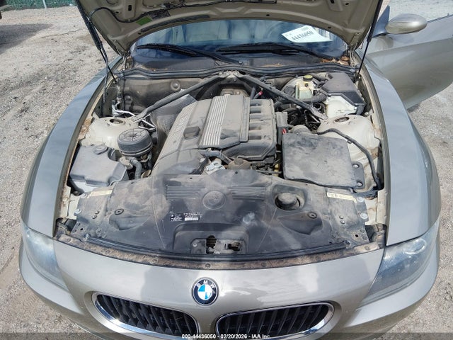 44436050 :رقم المزاد ، 4USBT33555LS58412 vin ، 2005 Bmw Z4 2.5i مزاد بيع
