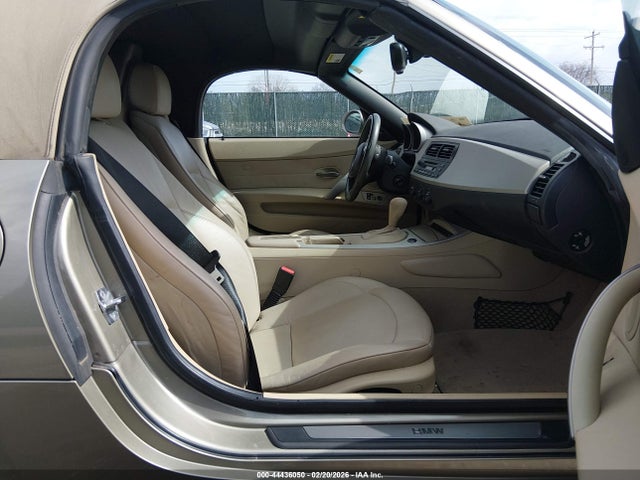 44436050 :رقم المزاد ، 4USBT33555LS58412 vin ، 2005 Bmw Z4 2.5i مزاد بيع