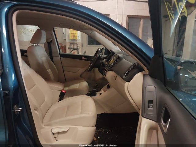 Продажа на аукционе авто 2017 Volkswagen Tiguan 2.0t S, vin: WVGBV7AX1HW513017, номер лота: 44436101